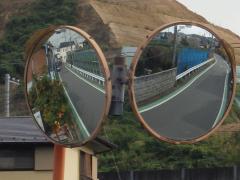 写真:カーブミラー