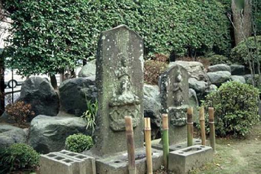 写真：常楽寺境内の庚申塔