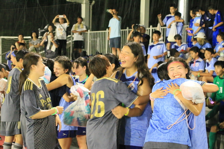 写真:涙涙のお別れ会
