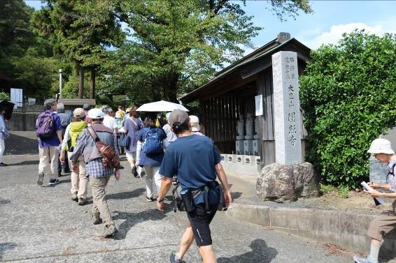写真:円照寺までの道