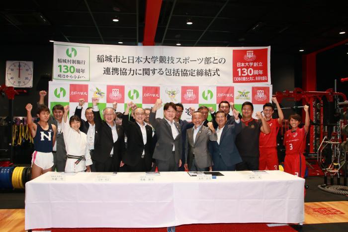写真:出席者全員とアスレティックパーク稲城所属部の学生