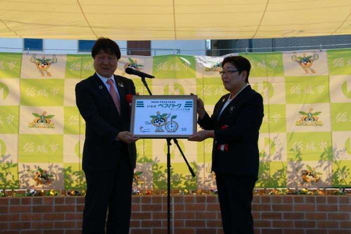 写真：稲城長沼駅前公園オープニング式典の様子2