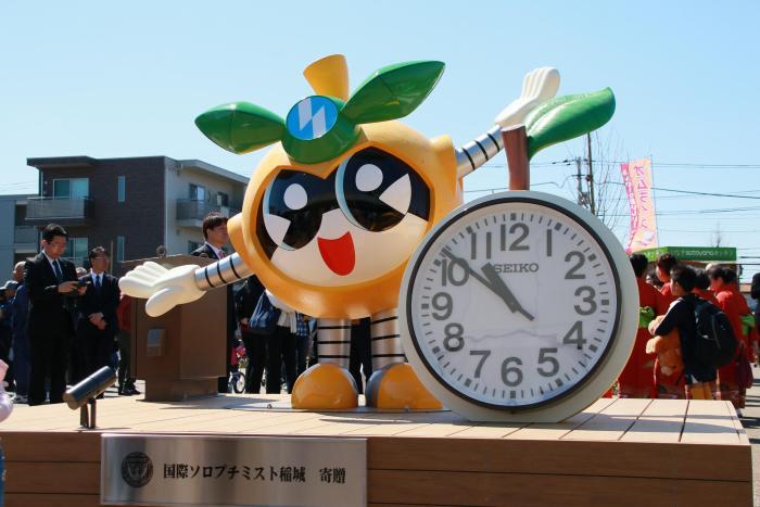 写真：稲城なしのすけ時計台
