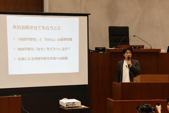 写真:講演会の様子
