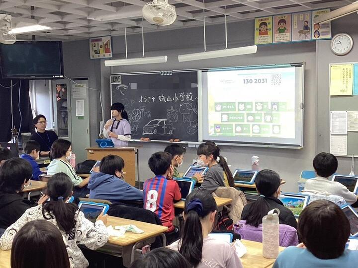 写真：城山小学校での交流1