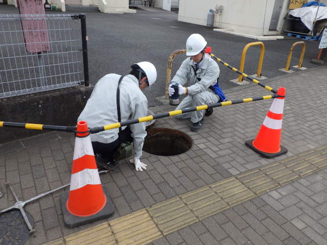 マンホールの点検写真