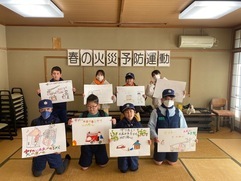 写真:ポスター完成の様子