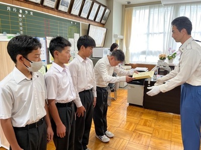 写真:感謝状贈呈1