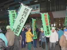 照片:年末市内统一防犯巡逻的情况