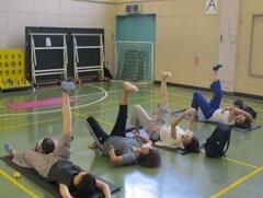 照片:髋部伸展的情况