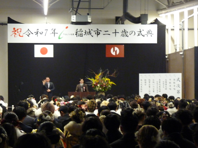 照片:新成人代表致辞