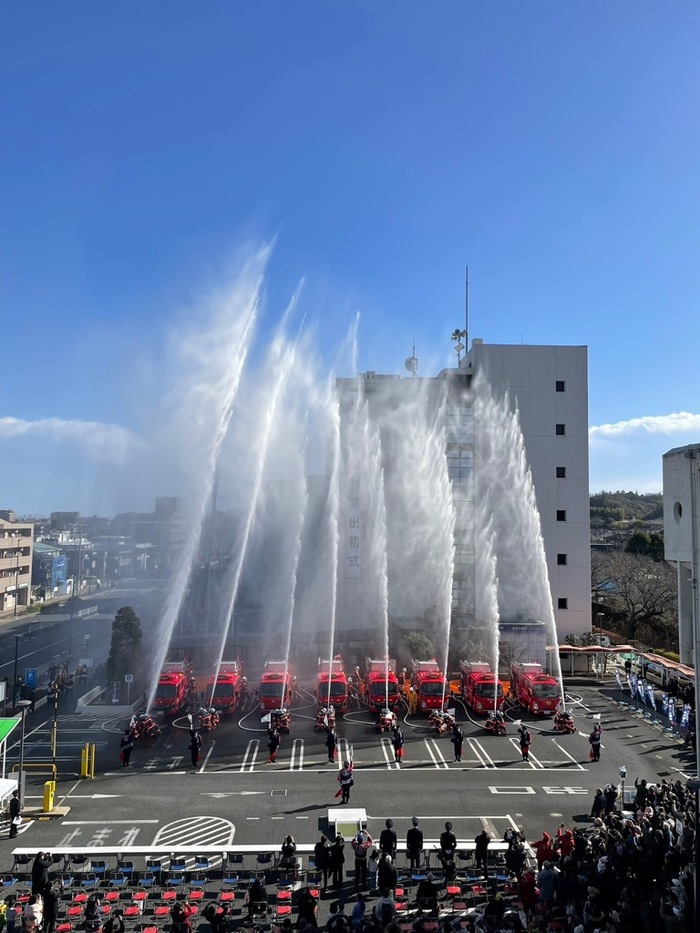 One-voice cannon fire