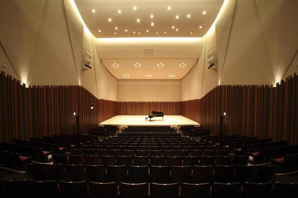 A hall renowned for its excellent acoustics (stage side)