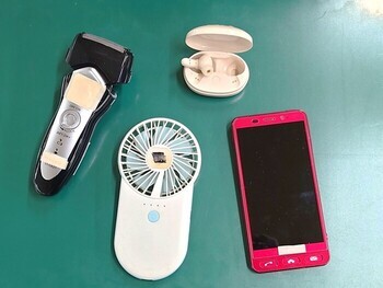 Photo: Electric shaver, etc.