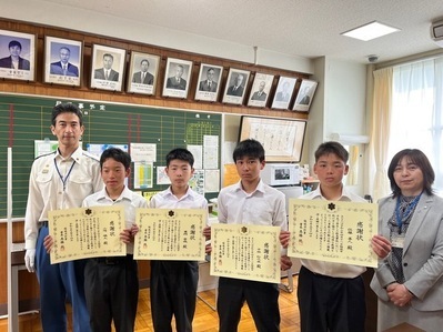 Photo: Presentation of Appreciation Certificate 2