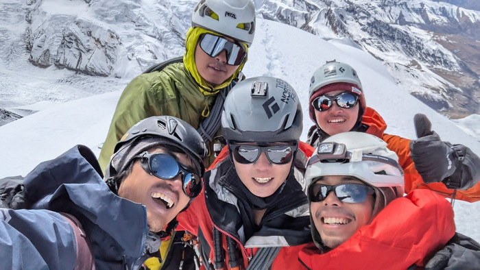 Group photo at the summit of Pungi