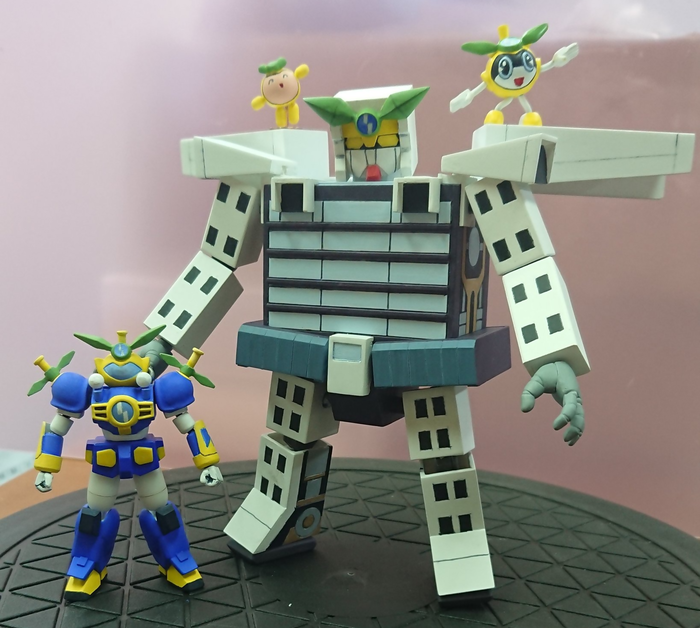 Images of plastic models made by fans