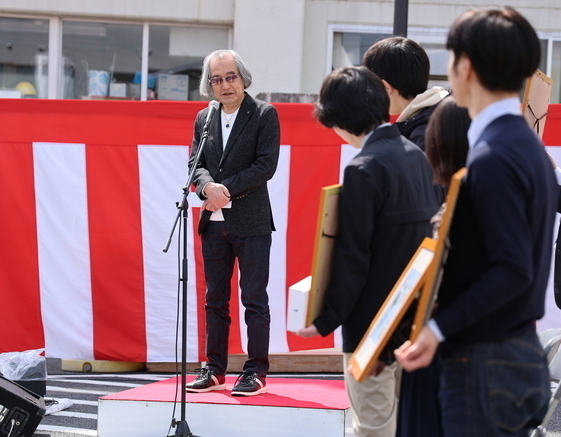 Image from the awards ceremony of the 3rd Mecha Design Contest (overall)