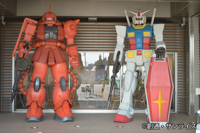 Monument images of Gundam and Char's Zaku