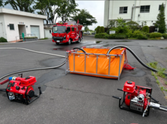 Foto: Entrenamiento de formación de relevo con bomba portátil
