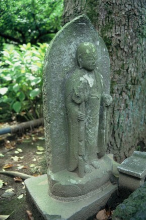 Foto: Torre de Jizo Bosatsu en el Templo Jorakuji