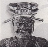 Foto: Cabeza de la estatua sentada del Rey Enma