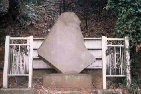 Foto: Monumento a Kotobuki Omata