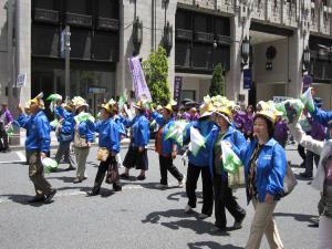 画像　新宿での民生委員普及・啓発パレード