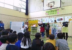 사진：아동센터 설명의 모습