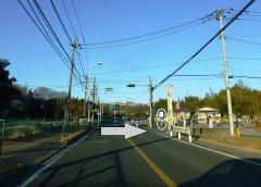 県境バス停付近から小田良通りに入る