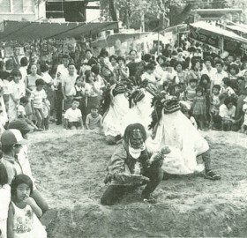 Foto: Dança do Leão do Santuário Aoi (Bem Cultural Designado pela Cidade)