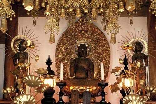 Foto: Estátua de Amida Sanzon do Chōrakuji