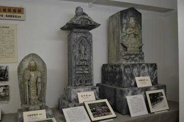 照片:石造物的實物大小模型展示