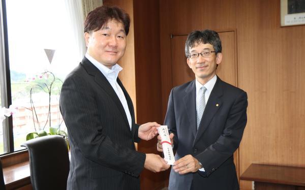 照片：佐藤會長與高橋市長