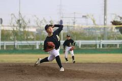 照片:投球的平林先生