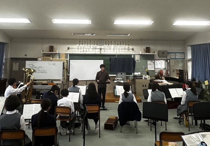 圖片：外部指導者指導管樂社的情況