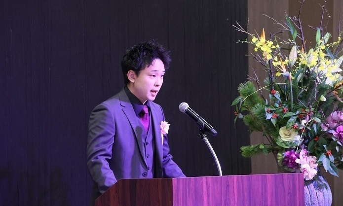 照片：新成人代表致詞